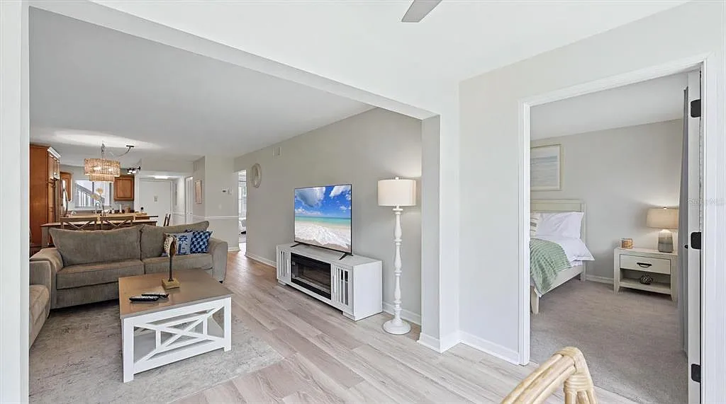 2 bed, 2.0 bath, 1101 sqft, $2,100 — Photo 2