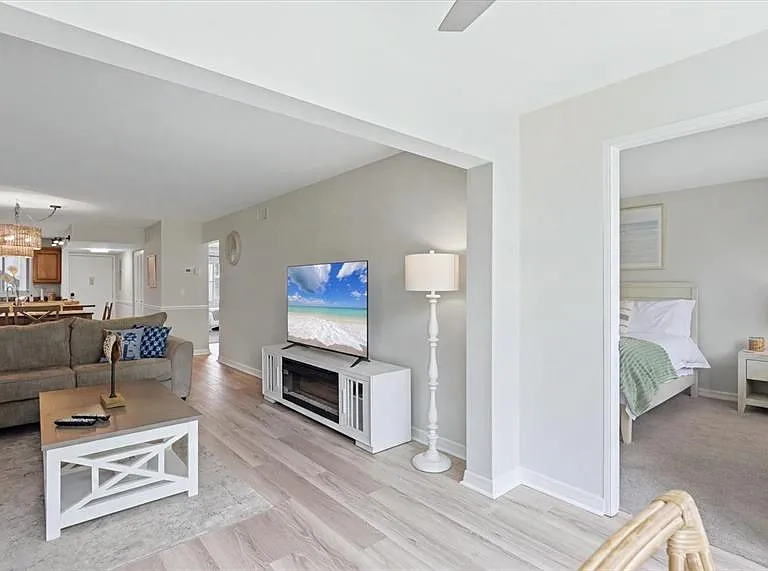 1640 Stickney Point Rd #40-101 — Photo 2