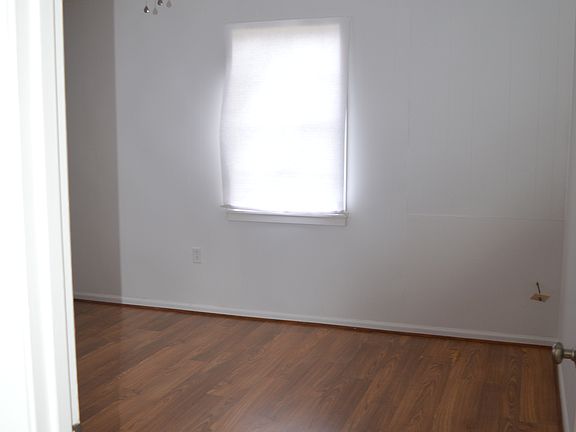 3rd image of 411 Laporte St