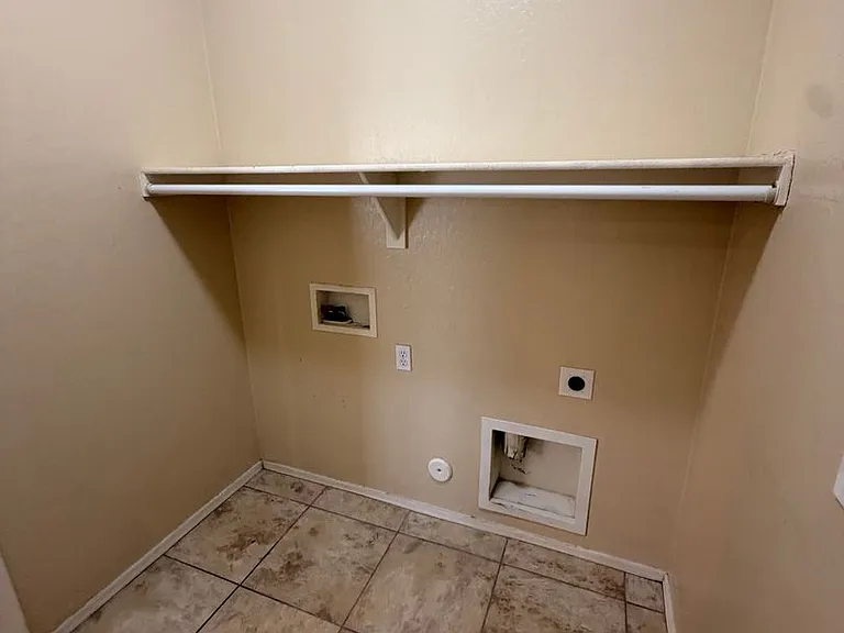 15227 W Jackson St — Photo 12