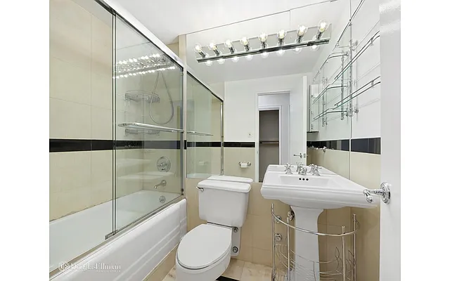 Rented by Douglas Elliman | media 22