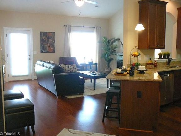 4th image of 128 Chestnut Bend Drive