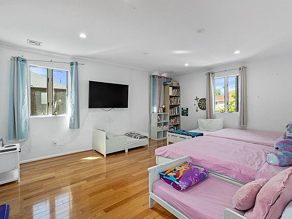 3rd image of 8108 193rd St