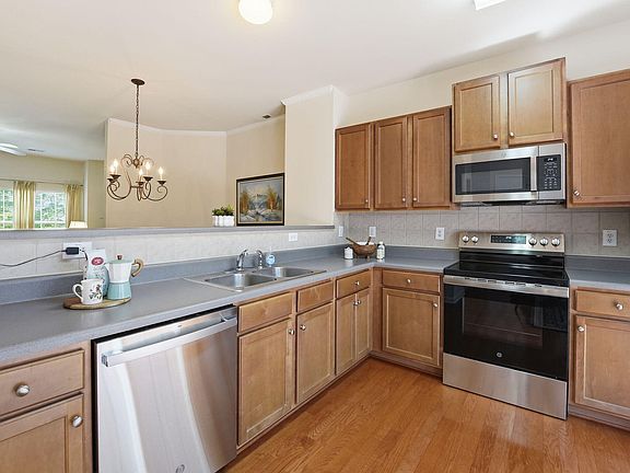 5th image of 903 Straywhite Ave