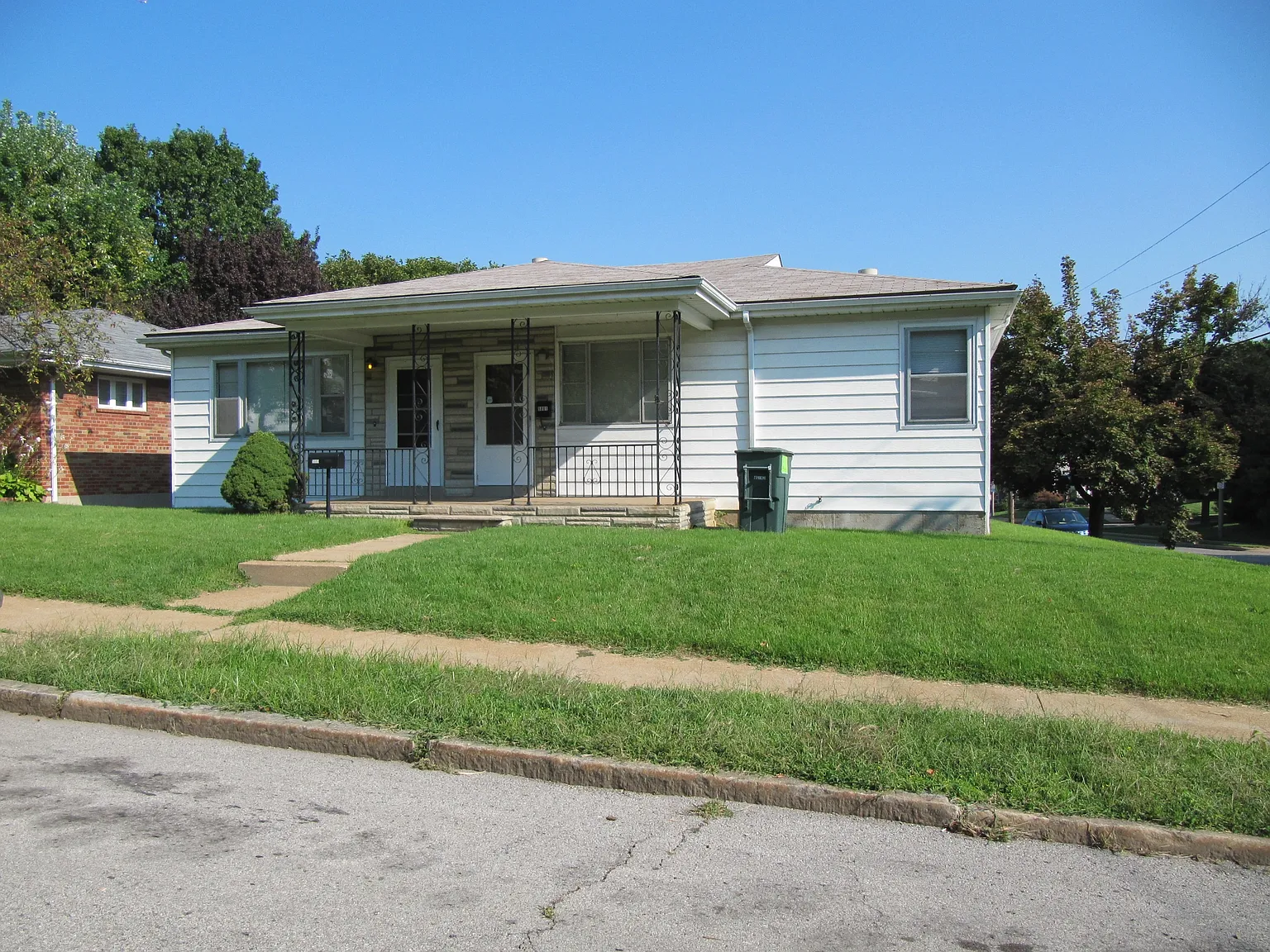 5601-5603 Wilson Ave photo 1