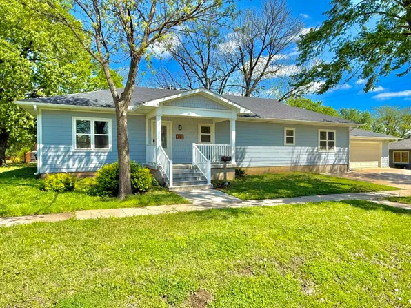 201 S 12th St, Humboldt, KS 66748