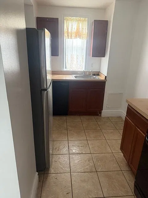2 bed, 1.0 bath, 1384 sqft, $1,750 — Photo 2