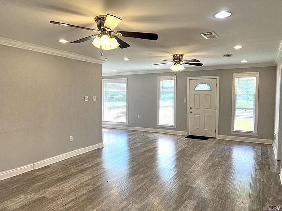 5th image of 203 Sandra Dr