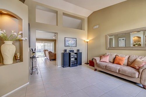 3rd image of 1421 E Linda Ln
