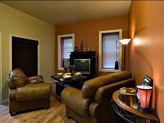 5th image of 122 N Main St APT 7