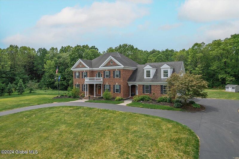 4th image of 325 Beaver Street