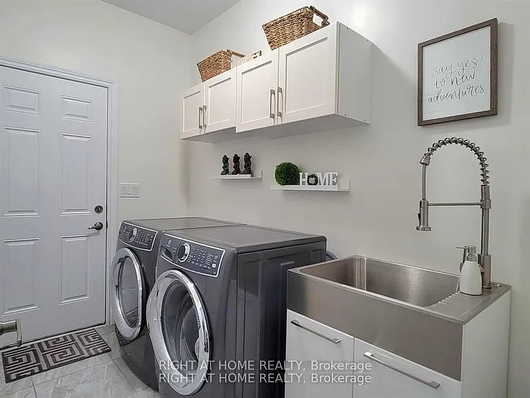 84 Diamond Valley Dr — Photo 37