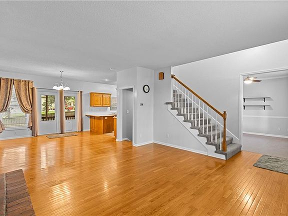 4th image of 34561 W 85th Ter