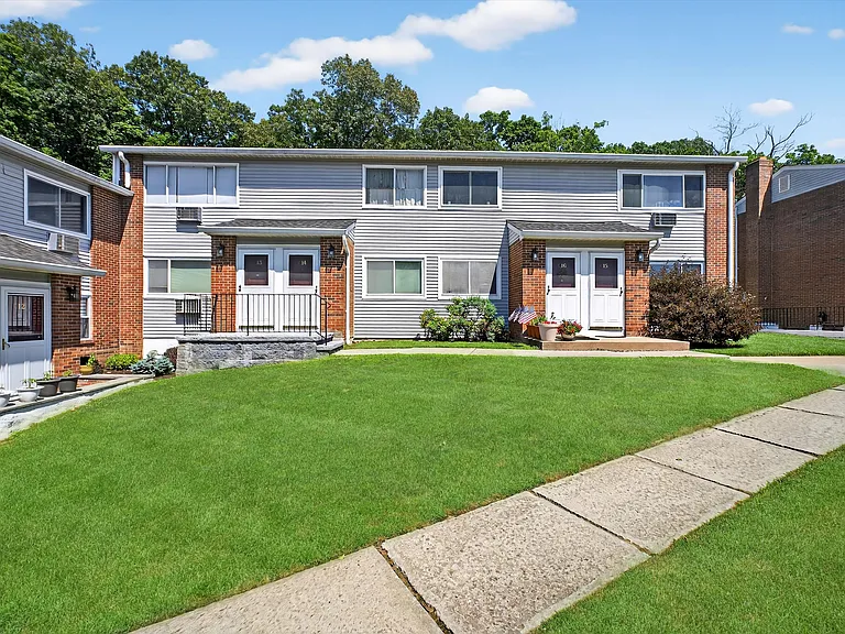 2740 South Rd #G15 — Photo 2