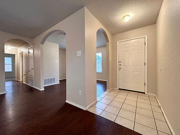 4th image of 3809 Hickox Dr