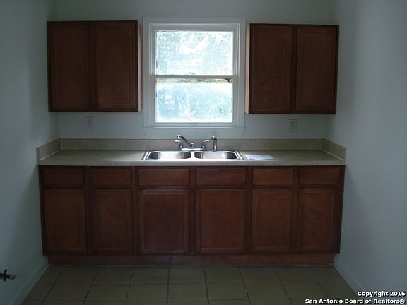 4th image of 210 Ryan Dr