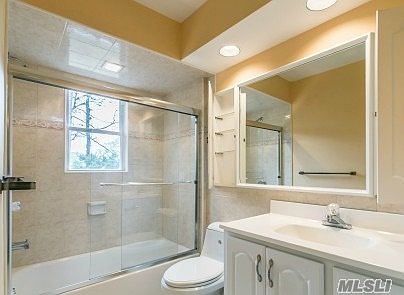 3rd image of 25 Woodland Dr