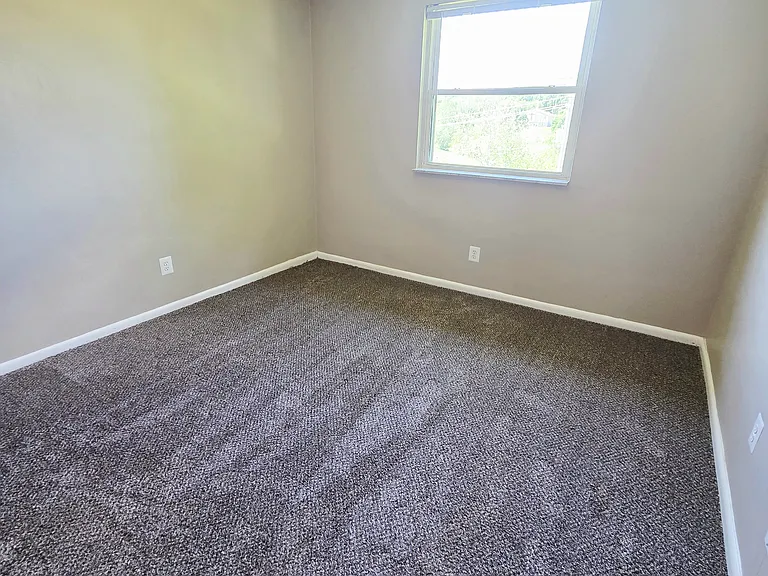 111 Pine Dr — Photo 15