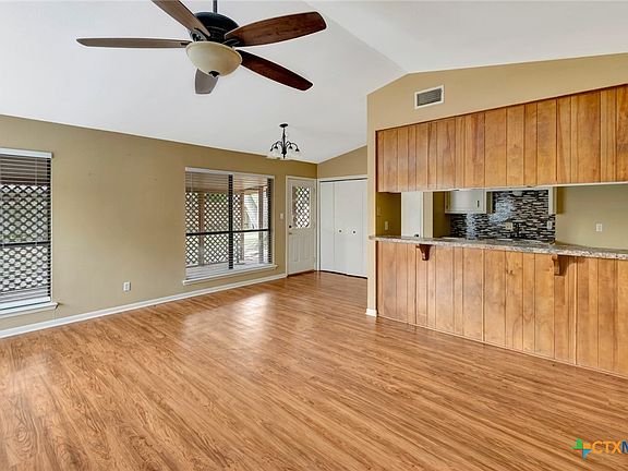 5th image of 110 Concord Ln