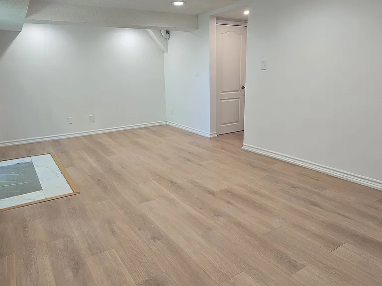 735 Pam Cres #BASEMENT — Photo 3