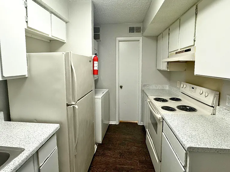 Santa Fe Apartments — Photo 25