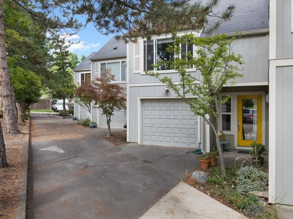 905 Larkin Ln, Ashland, OR 97520