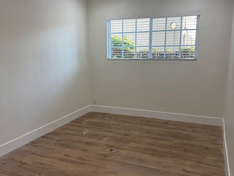 1042 S Shenandoah St #102 — Photo 18