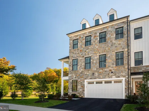 740 Walkers Mill Ln, Wilmington, DE 19807