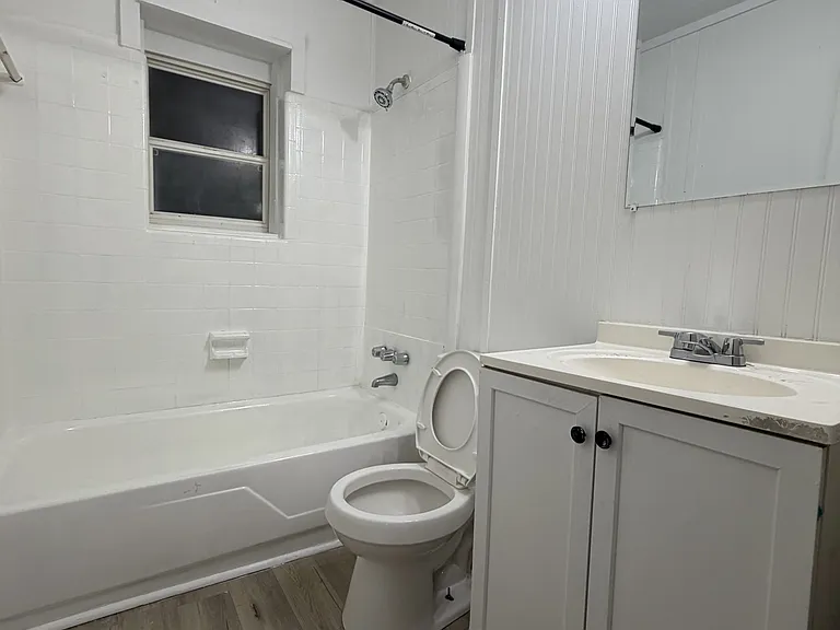 932 Wainwright Ave #1 — Photo 9