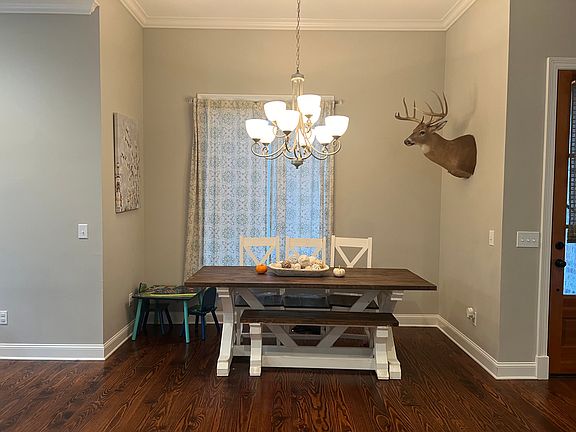 3rd image of 118 Woodscape Dr