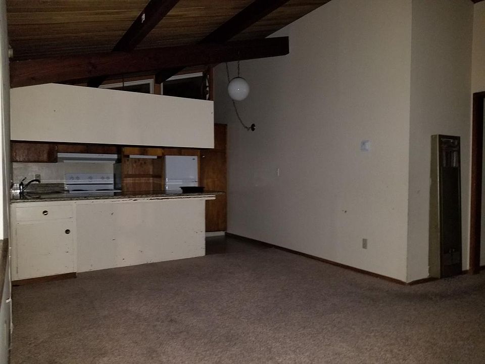Dining area/kitchen