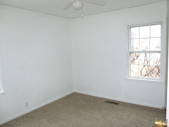 4th image of 1706 N Tillotson Ave