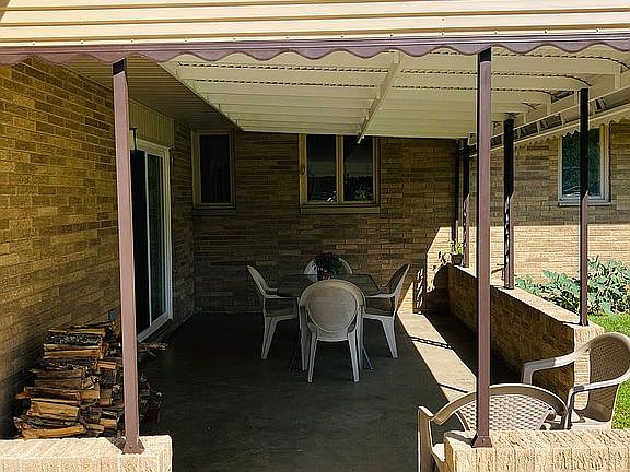 4th image of 960 Carlyle Dr