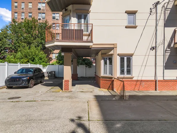 1901 Voorhies Avenue image 18 of 24