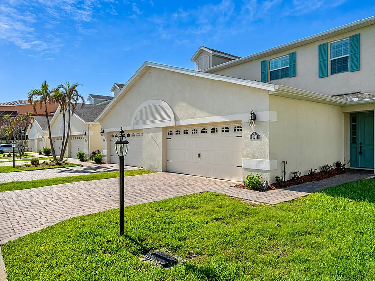 1011 Steven Patrick Ave — Photo 1