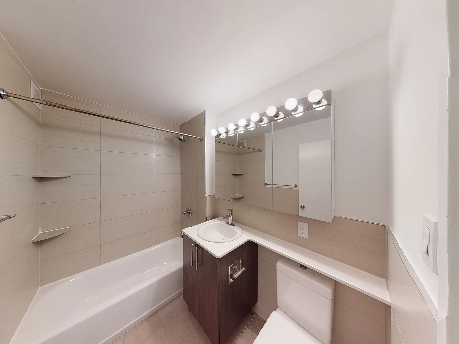 121 Reade Street — Photo 4