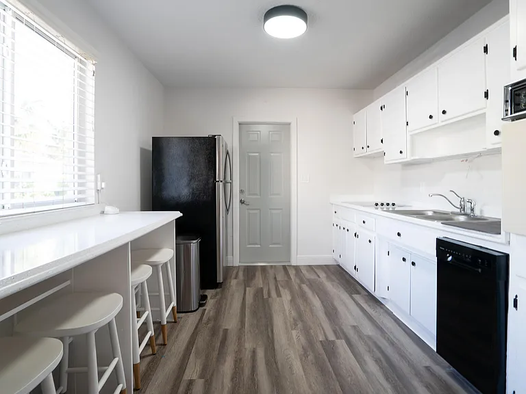 1905 NE 2nd St #2 — Photo 7