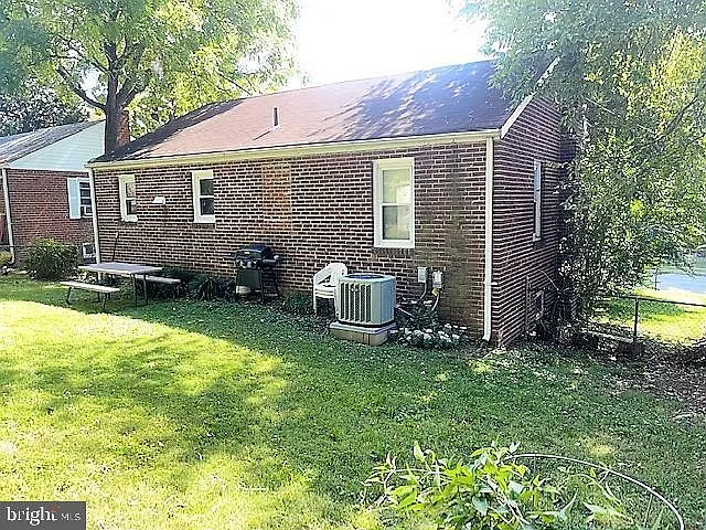 3 bed, 852 sqft, $2,500 — Photo 2