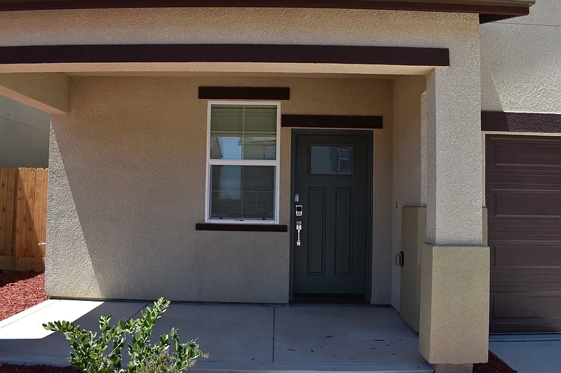 4 bed, 2.5 bath, 1924 sqft, $2,550 — Photo 4