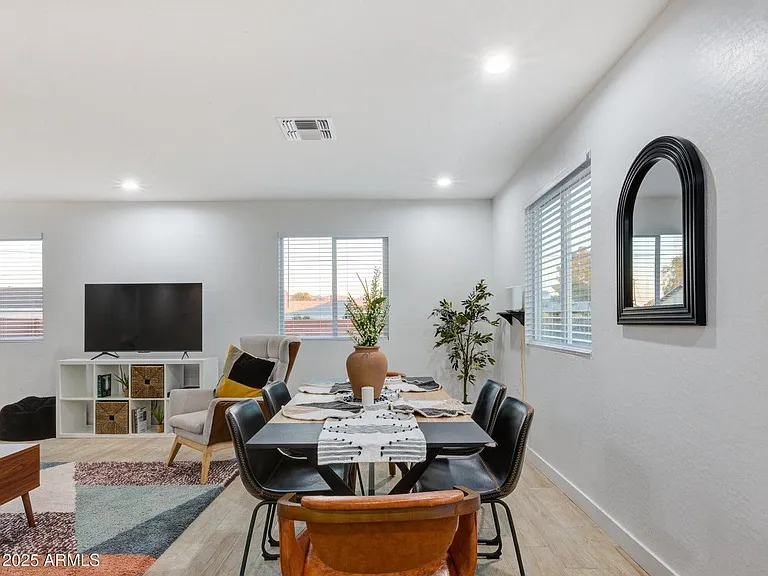 1821 W Hadley St — Photo 8