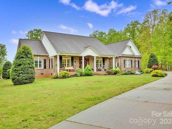 3871 Cool Branch Dr, Maiden, NC 28650