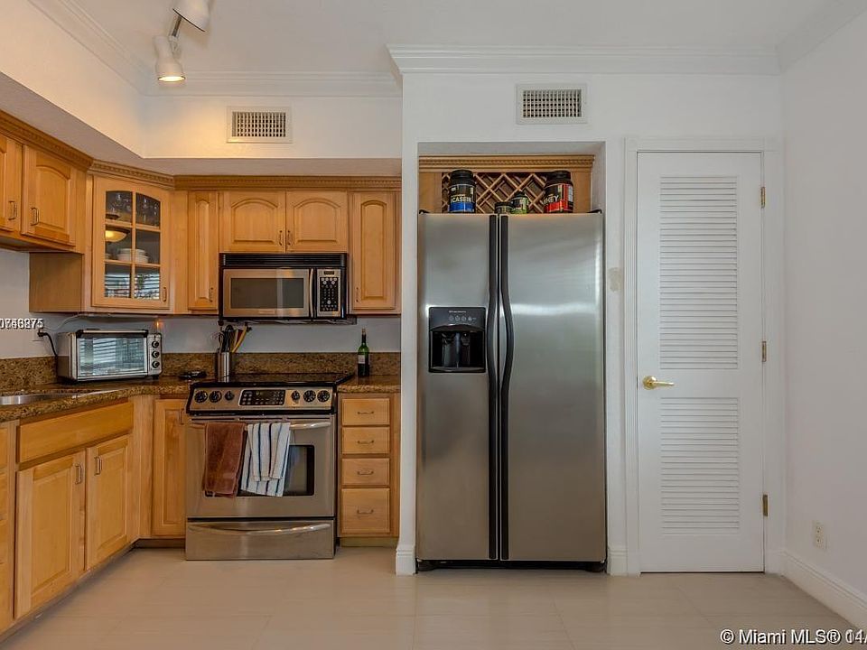 1st image of 924 SE 2nd St APT 31