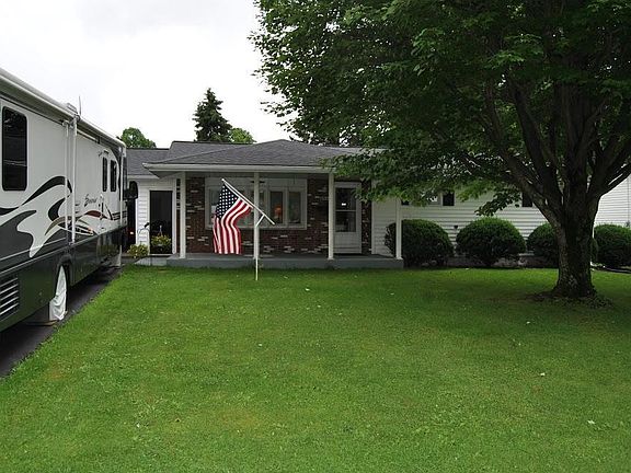 2nd image of 1532 Plum Pl