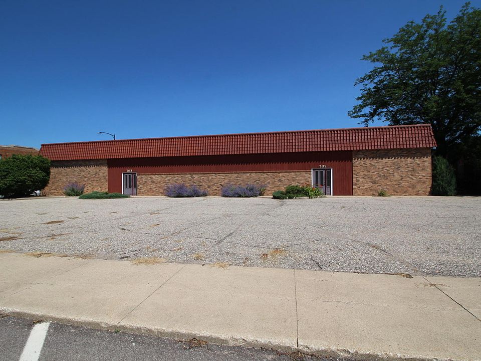 1st image of 703 1st Ave S