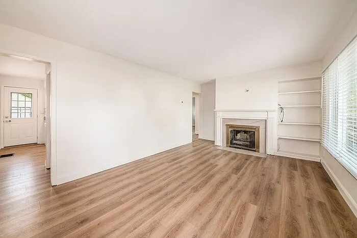 2135 Wesleyan Dr — Photo 4