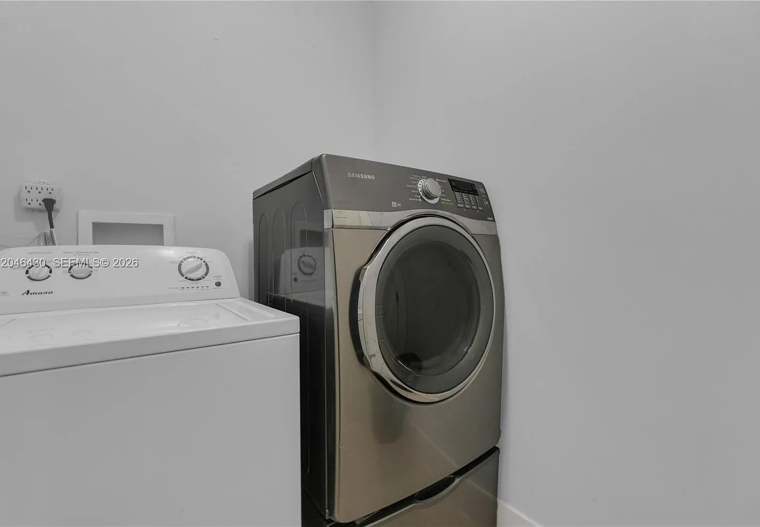 4 bed, 4.0 bath, 3093 sqft, $7,900 — Photo 3