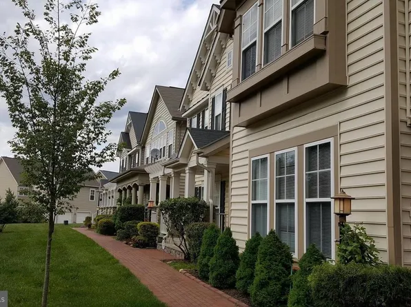 9163 Stonegarden Dr, Lorton, VA 22079