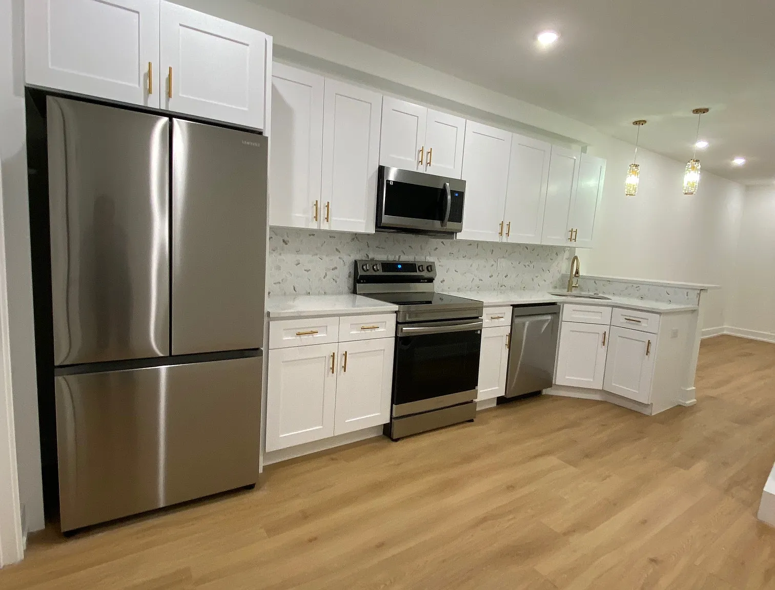 2 bed, 1000 sqft, $1,750 — Photo 2