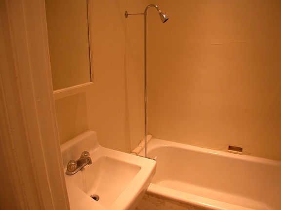 3rd image of 1221 E 6th St #4