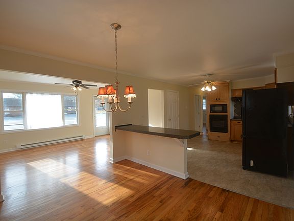 5th image of 206 N Main St